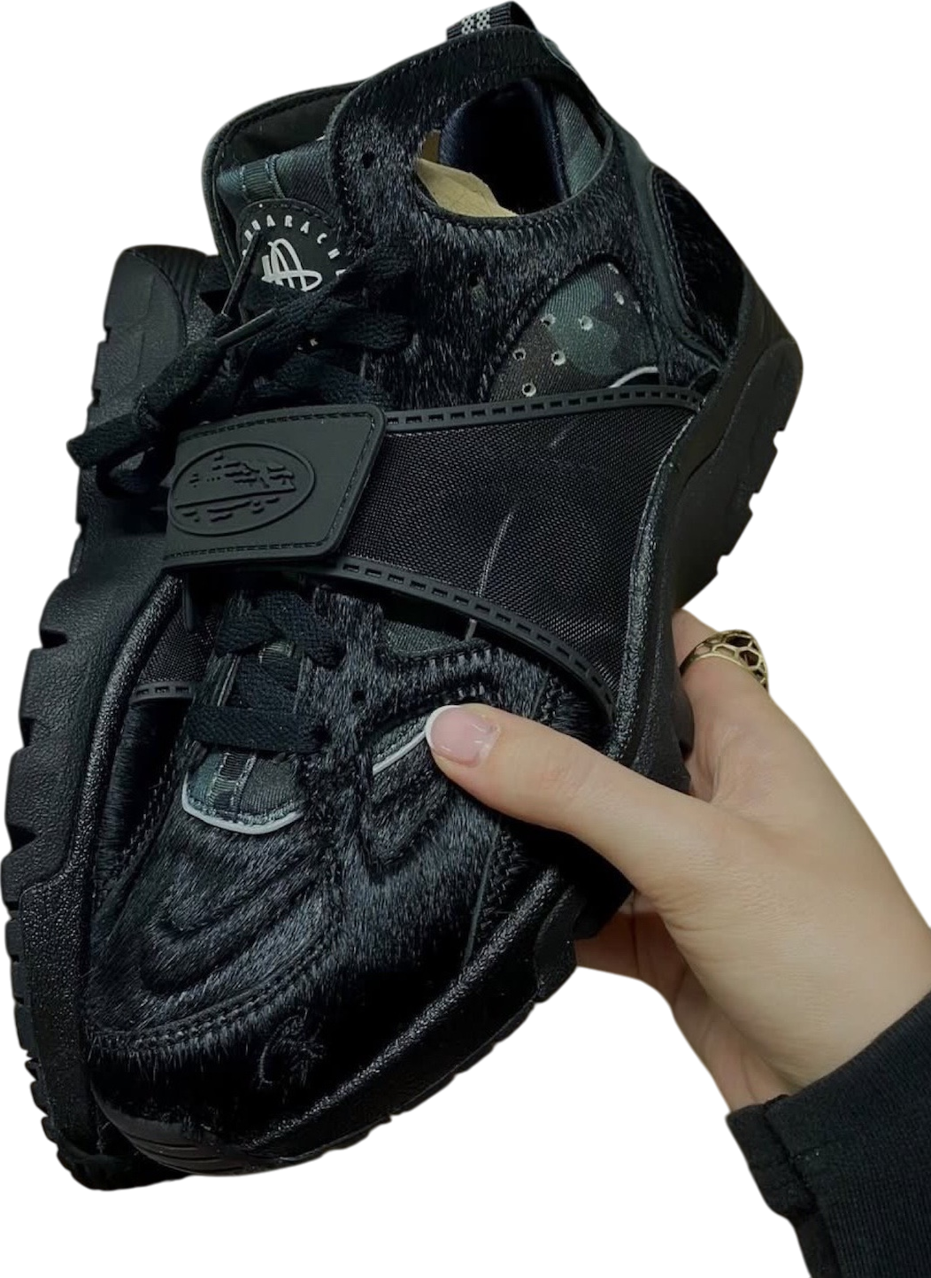 Corteiz x Nike Air Trainer Huarache Black / White - Dec 2024 Corteiz x Nike Air Trainer Huarache Black / White - Dec 2024