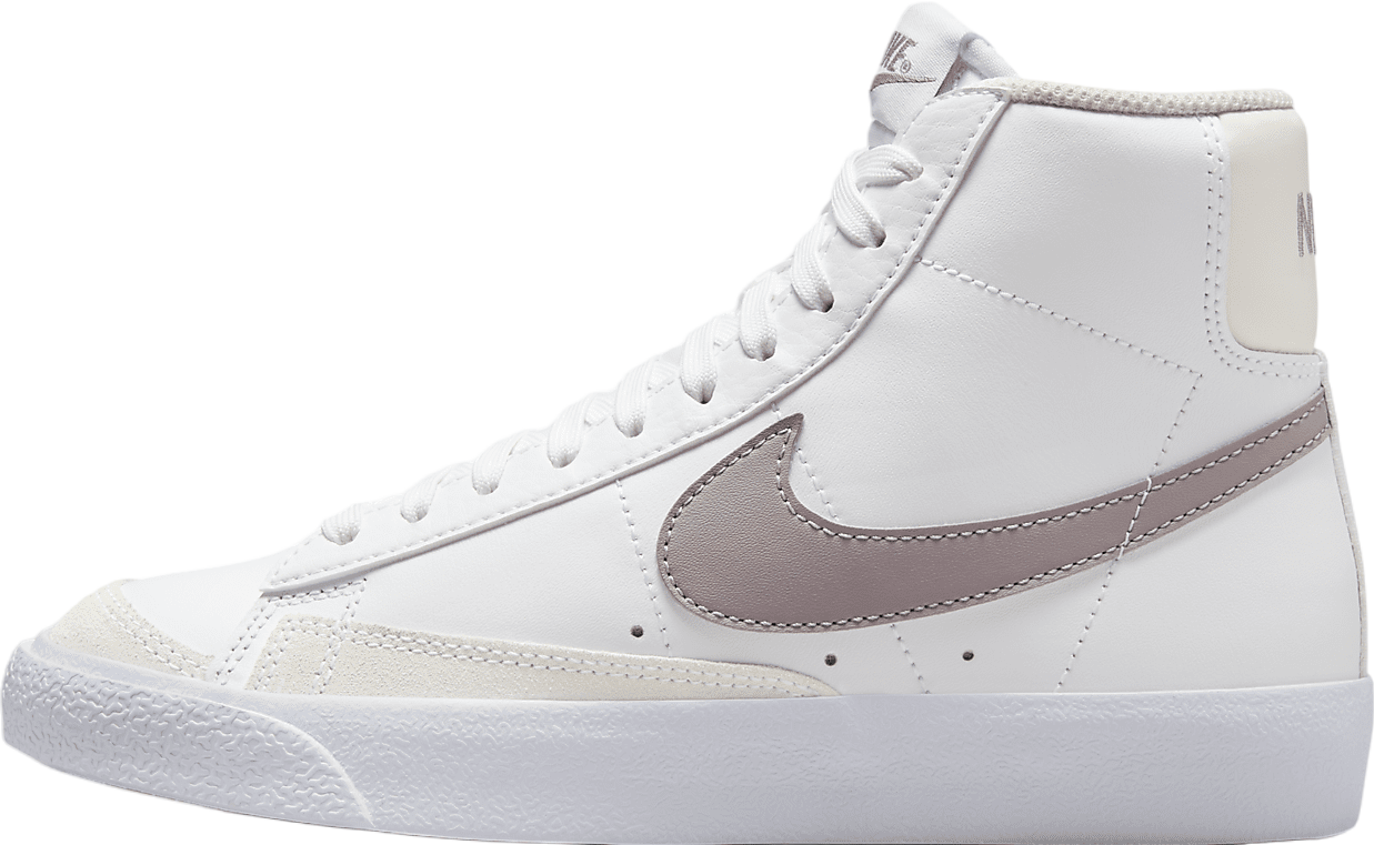 Nike Blazer Mid 77 GS Summit White / Photon Dust - Dec 2023 Nike Blazer Mid 77 GS Summit White / Photon Dust - Dec 2023