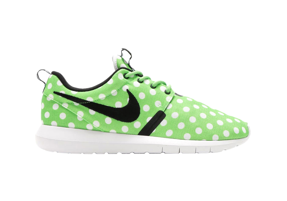 roshe run black and green