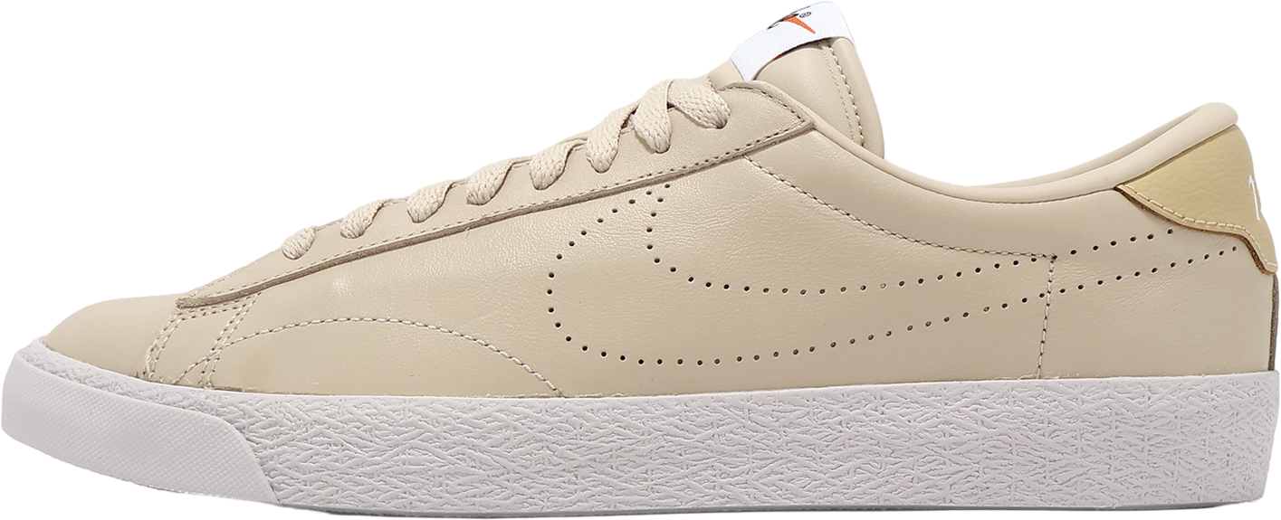 新品・Nike×uniformexperimentTENNIS CLASSIC Nike Tennis Classic Sneaker | Urban Outfitters